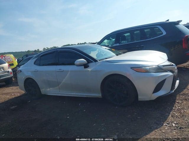 2018 TOYOTA CAMRY XSE 14
