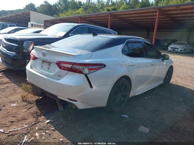2018 TOYOTA CAMRY XSE 4