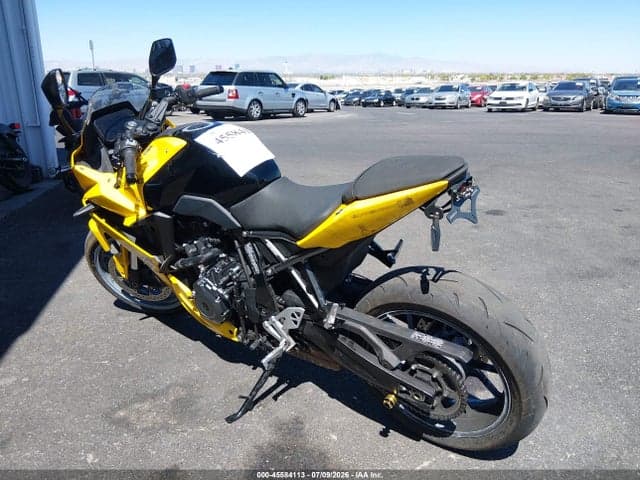 2025 SUZUKI GSX800 F 3