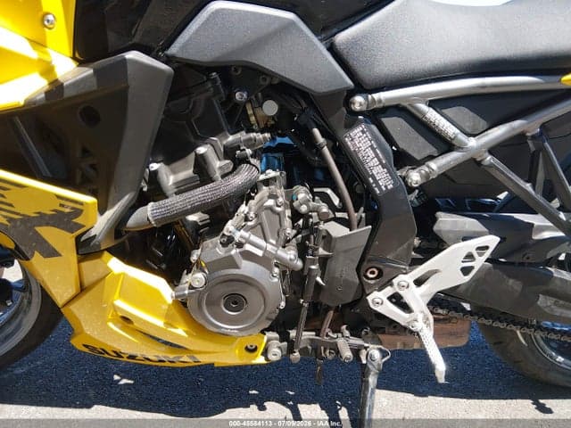 2025 SUZUKI GSX800 F 9