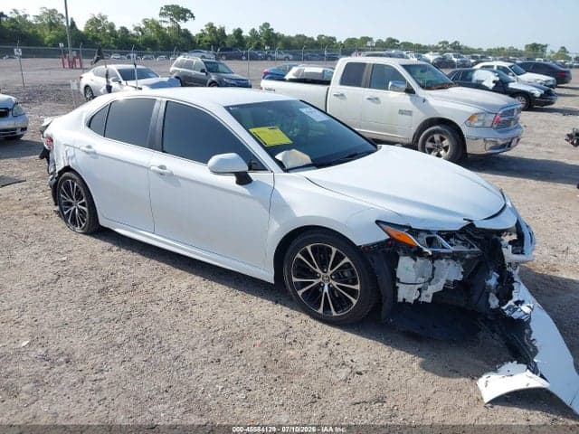 2020 TOYOTA CAMRY SE 1