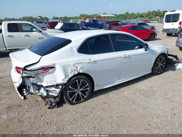 2020 TOYOTA CAMRY SE 4