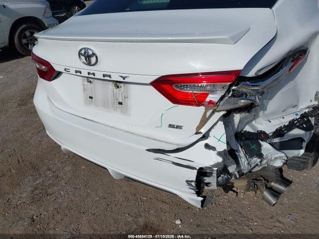 2020 TOYOTA CAMRY SE 6