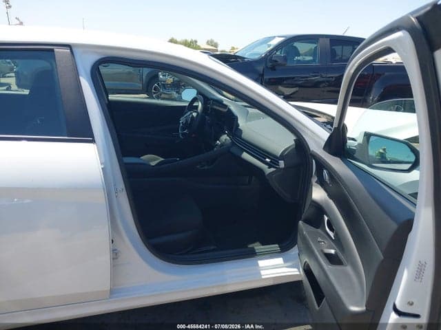 2024 HYUNDAI ELANTRA SEL 5