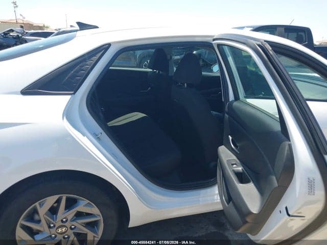 2024 HYUNDAI ELANTRA SEL 8