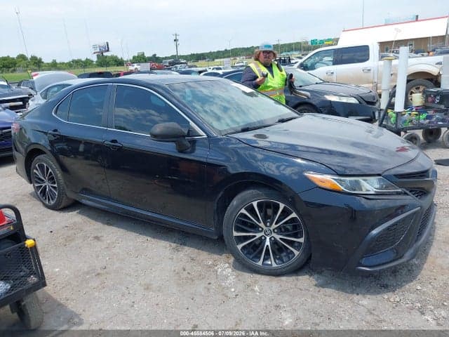 2018 TOYOTA CAMRY SE 13