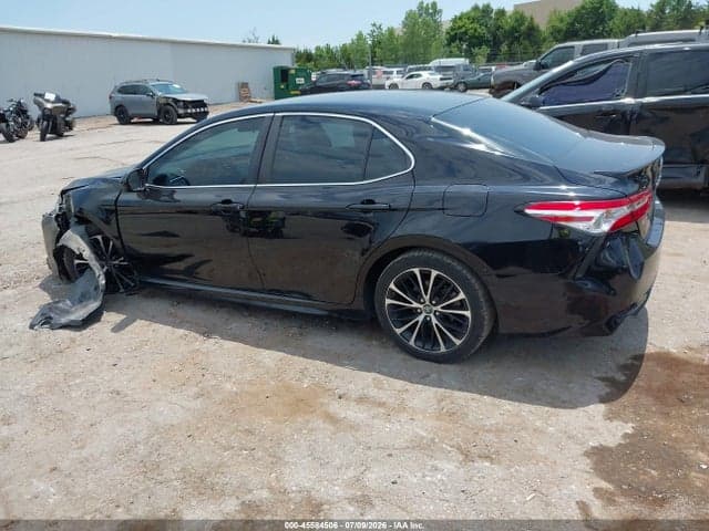 2018 TOYOTA CAMRY SE 14
