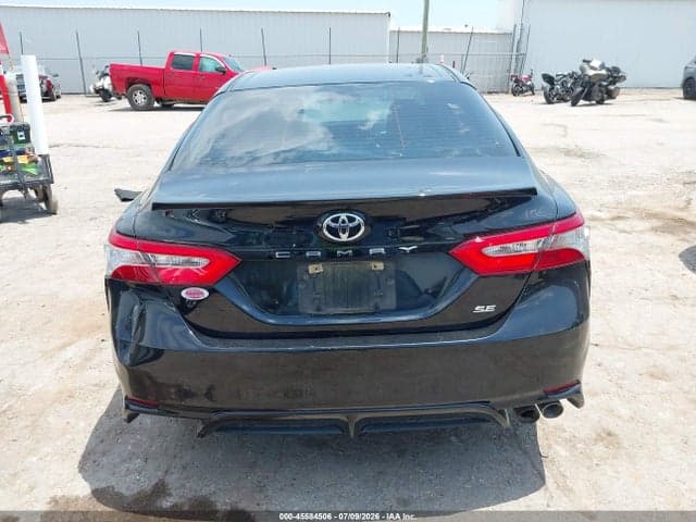2018 TOYOTA CAMRY SE 16