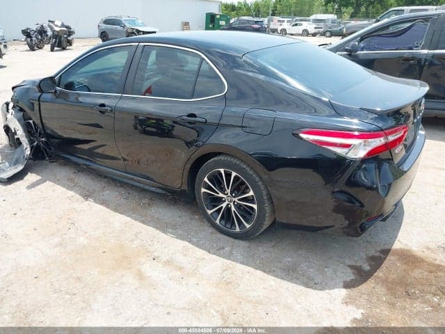 2018 TOYOTA CAMRY SE 3