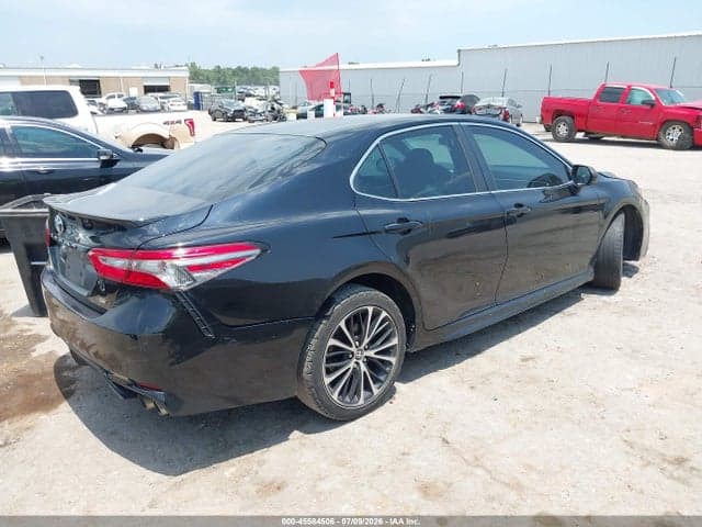 2018 TOYOTA CAMRY SE 4