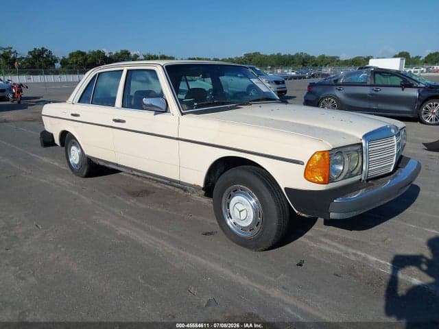 1982 MERCEDES-BENZ 240 D