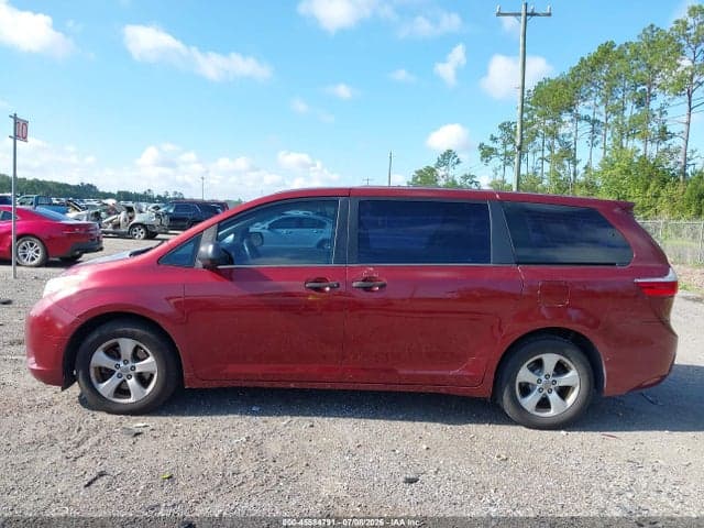2017 TOYOTA SIENNA L 7 PASSENGER 14