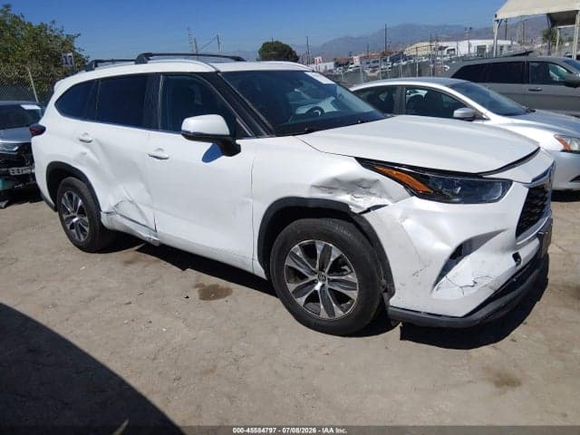 2023 TOYOTA HIGHLANDER XLE 1