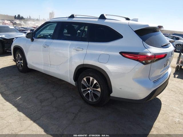 2023 TOYOTA HIGHLANDER XLE 3