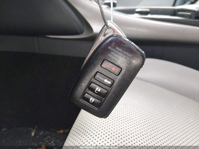 2016 LEXUS IS 200T 11