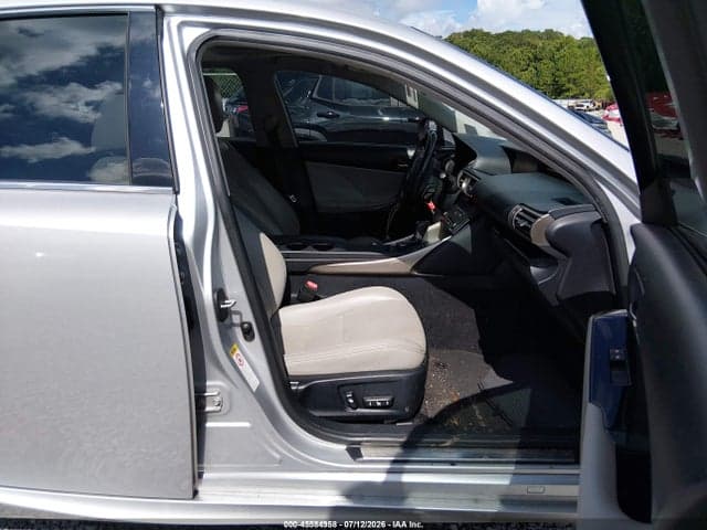 2016 LEXUS IS 200T 5
