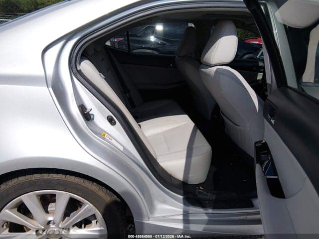 2016 LEXUS IS 200T 8