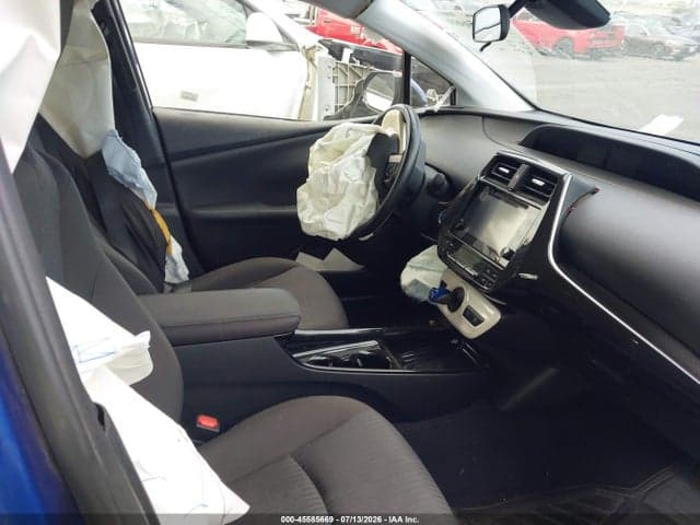 2017 TOYOTA PRIUS THREE 5