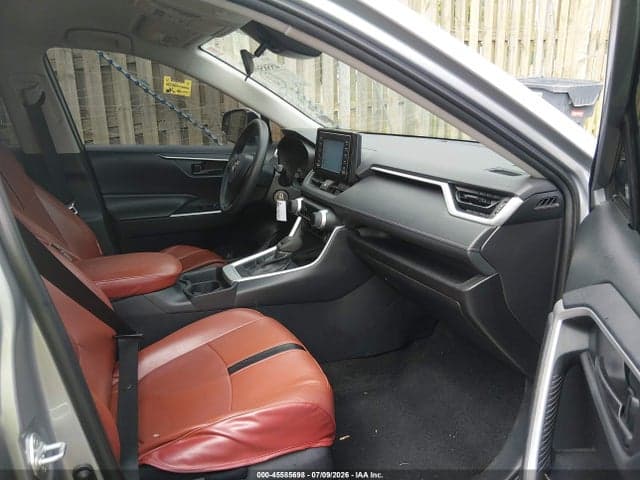 2019 TOYOTA RAV4 LE 5