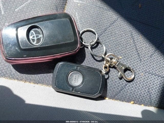 2020 TOYOTA RAV4 XLE 11