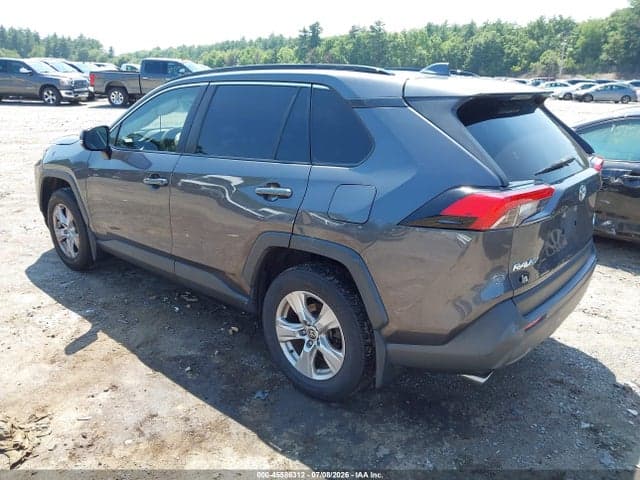 2020 TOYOTA RAV4 XLE 3