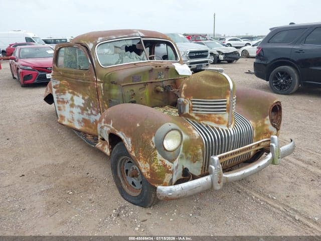 1939 CHRYSLER COUPE