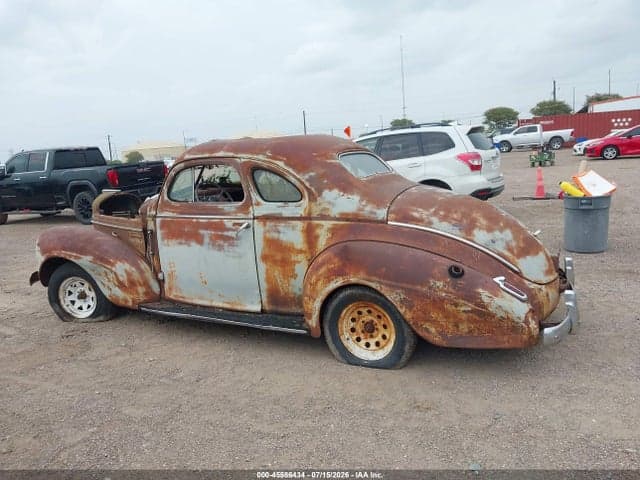 1939 CHRYSLER COUPE 13