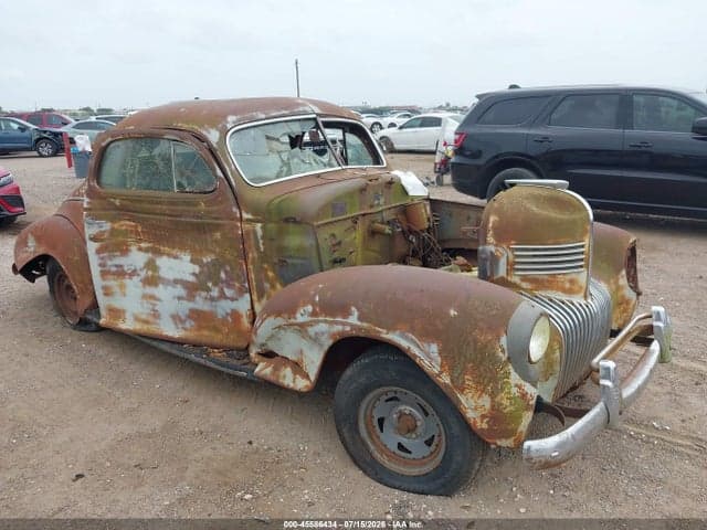 1939 CHRYSLER COUPE 6