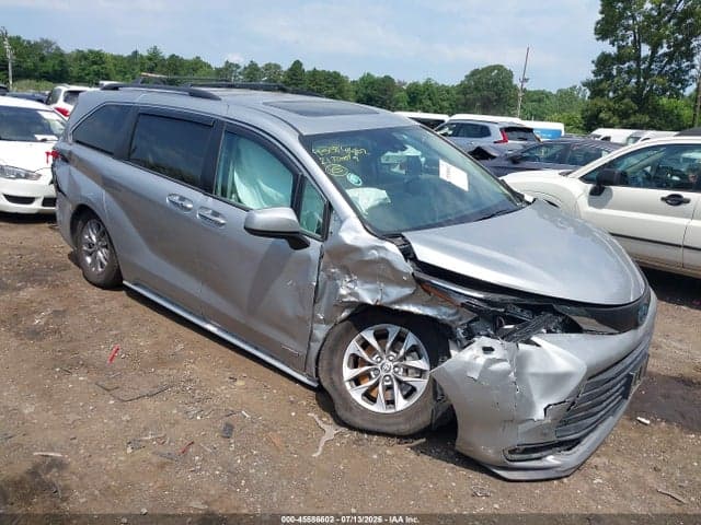 2021 TOYOTA SIENNA XLE 6