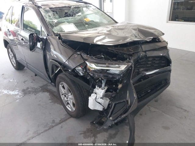 2025 TOYOTA RAV4 XLE 6