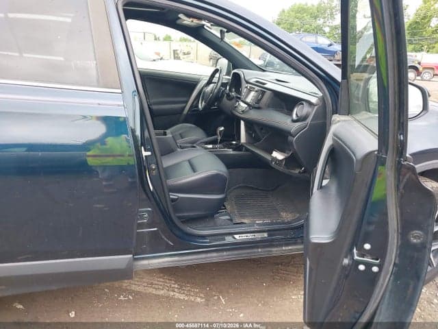 2017 TOYOTA RAV4 SE 5
