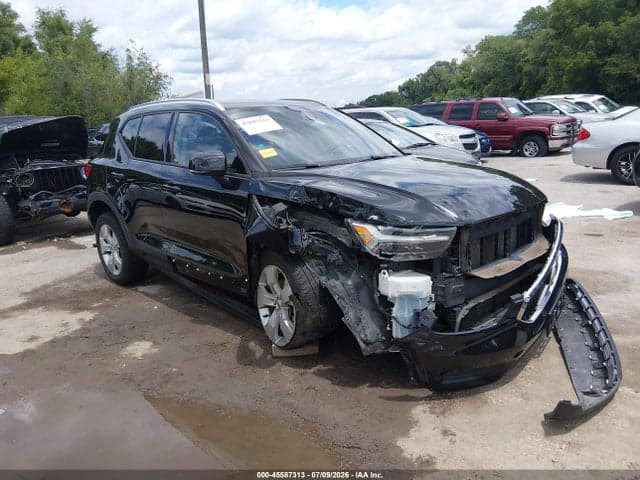 2020 VOLVO XC40 T5 MOMENTUM