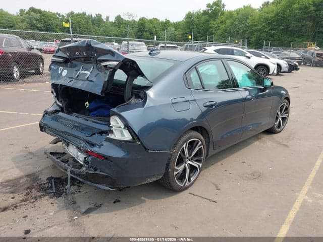 2023 VOLVO S60 B5 CORE DARK THEME 4