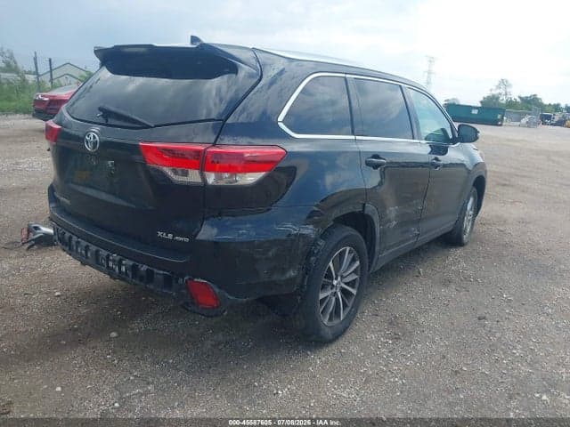2019 TOYOTA HIGHLANDER XLE 4