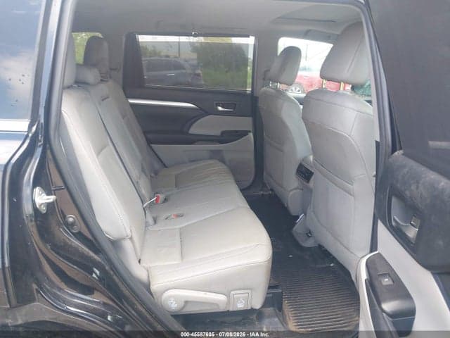 2019 TOYOTA HIGHLANDER XLE 8