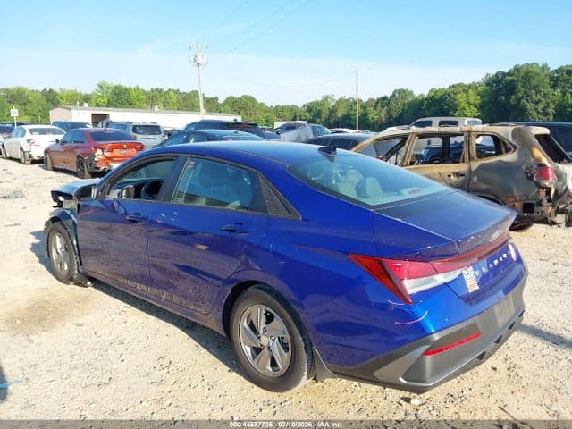 2025 HYUNDAI ELANTRA SE 3