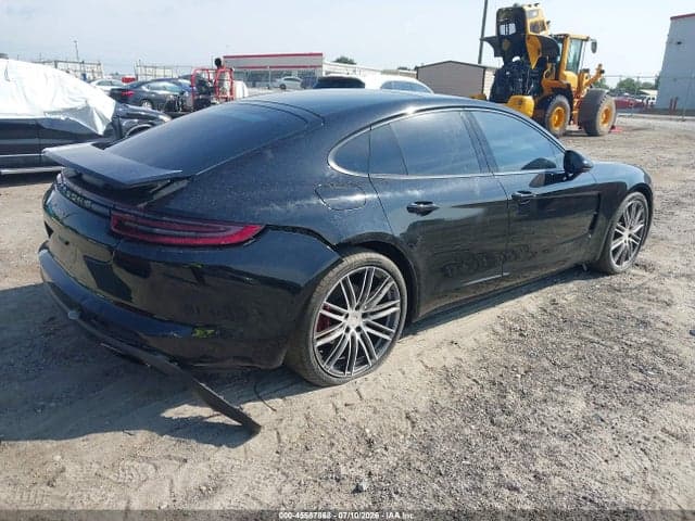 2018 PORSCHE PANAMERA 4 4