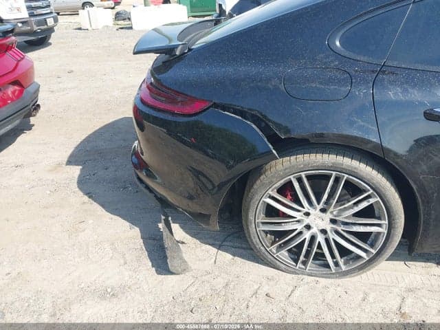 2018 PORSCHE PANAMERA 4 6