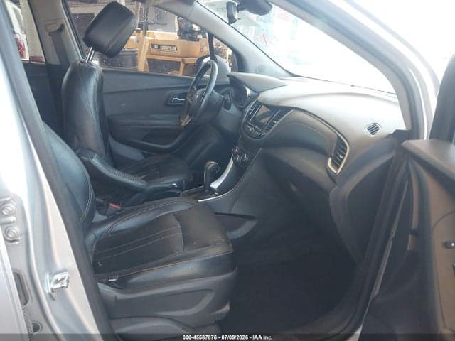 2019 CHEVROLET TRAX LT 5