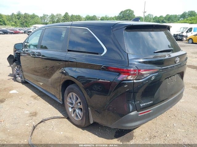 2026 TOYOTA SIENNA LE 3