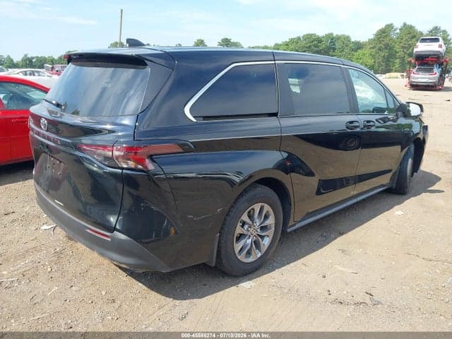 2026 TOYOTA SIENNA LE 4