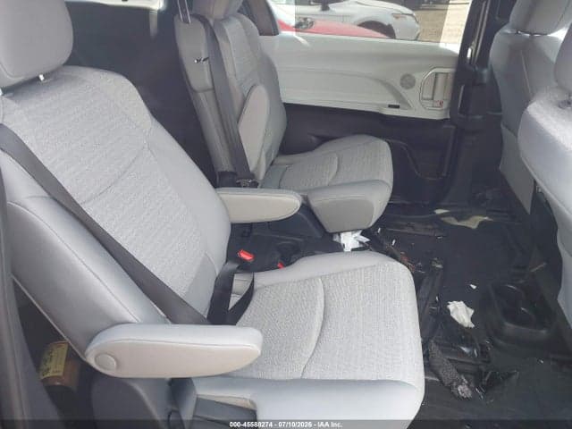 2026 TOYOTA SIENNA LE 8