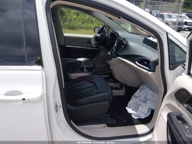 2020 CHRYSLER VOYAGER LXI 5