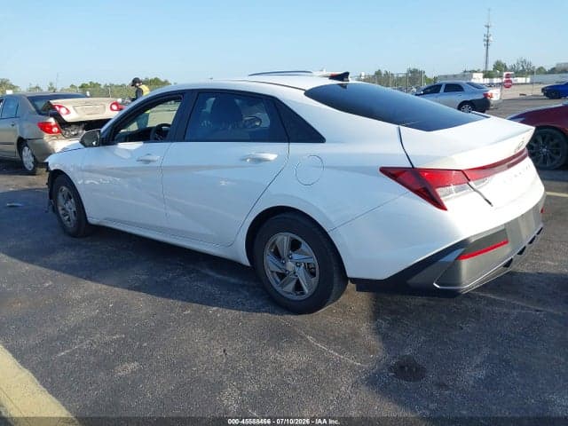 2024 HYUNDAI ELANTRA SE 3