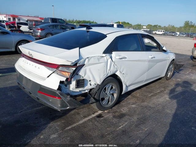 2024 HYUNDAI ELANTRA SE 4