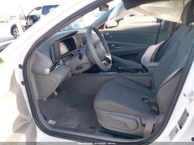 2024 HYUNDAI ELANTRA SE 5