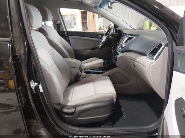 2018 HYUNDAI TUCSON SE 5