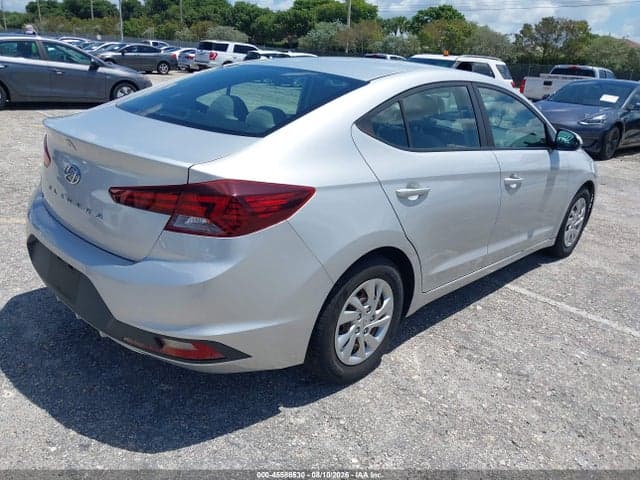 2019 HYUNDAI ELANTRA SE 4