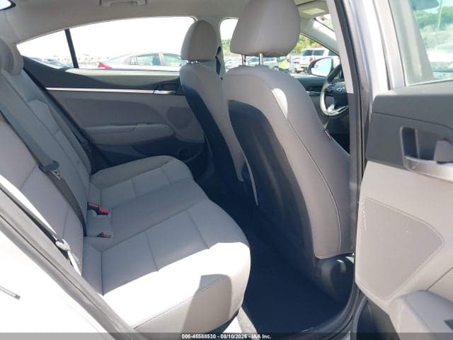 2019 HYUNDAI ELANTRA SE 8