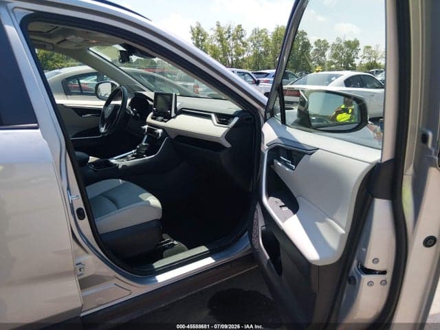 2019 TOYOTA RAV4 XLE PREMIUM 5